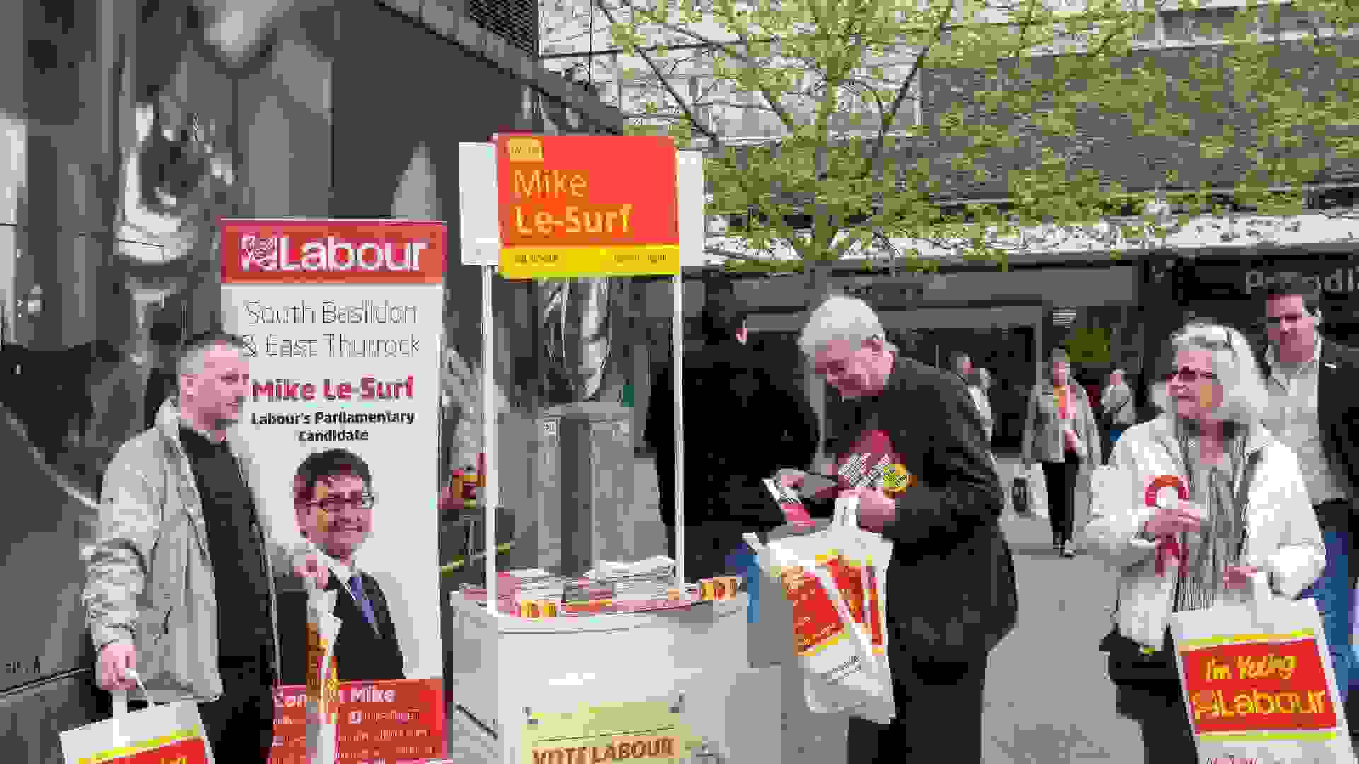 Members of the Labour Party in Basildon Town Centre canvassing for support in the 2015 general election. ©Alamy / Gordon Scammell