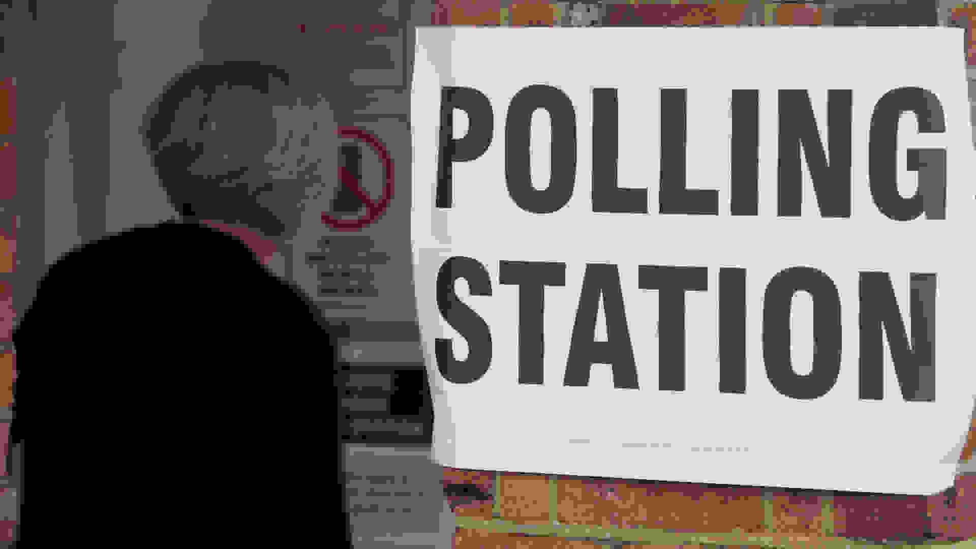Women entering a polling station in the UK during the European Parliament elections. (©European Parliament (CC BY-NC-ND 2.0))
