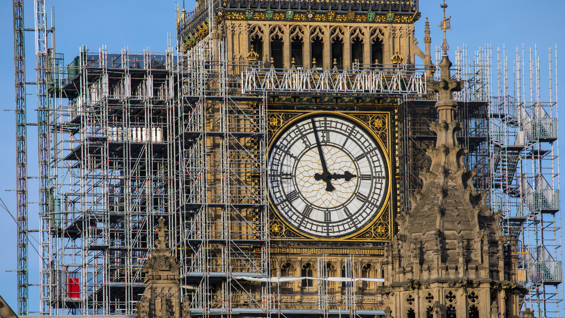 The Elizabeth Tower in scaffolding, during renovation works. © Adobe Stock