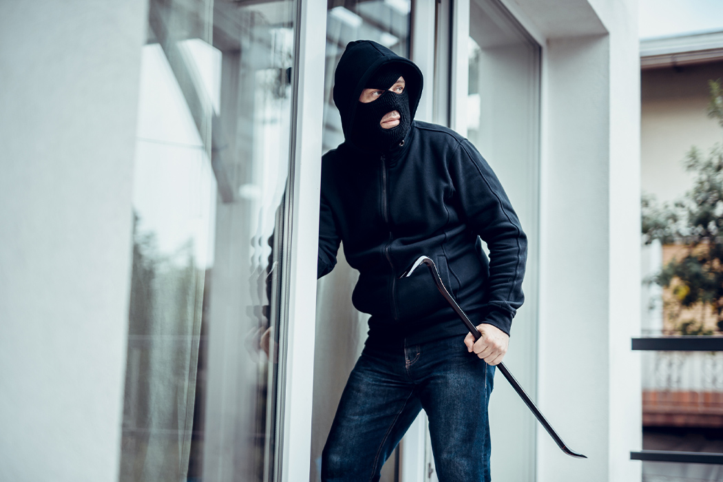 3 113 What-Do-Burglars-Do-With-Stolen-Items-Home-Security Desktop