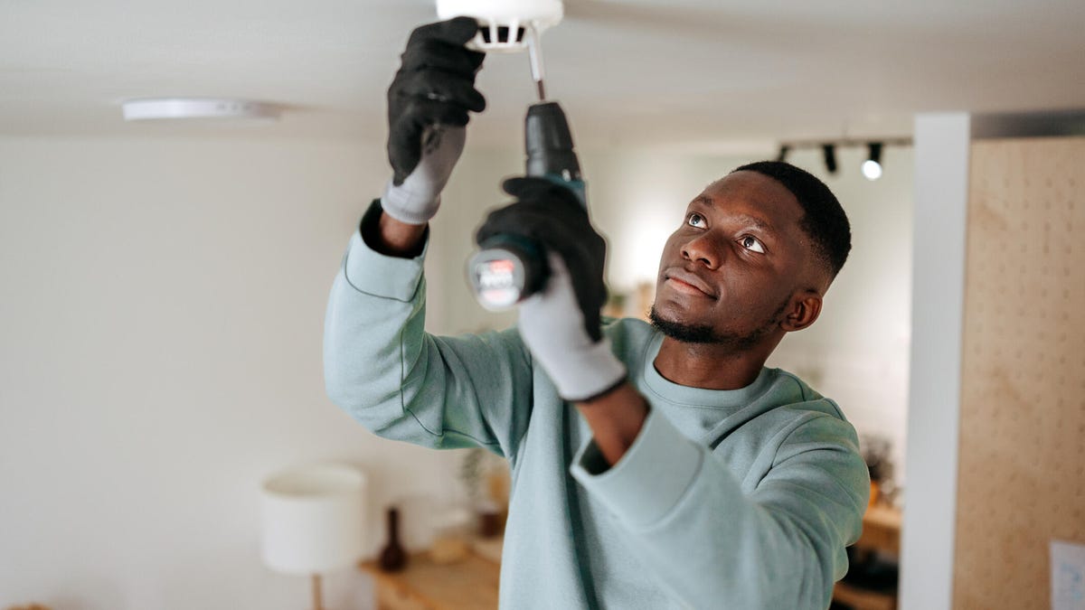 we-do-the-math-how-much-you-save-with-self-install-home-security-vs-a-professional-visit