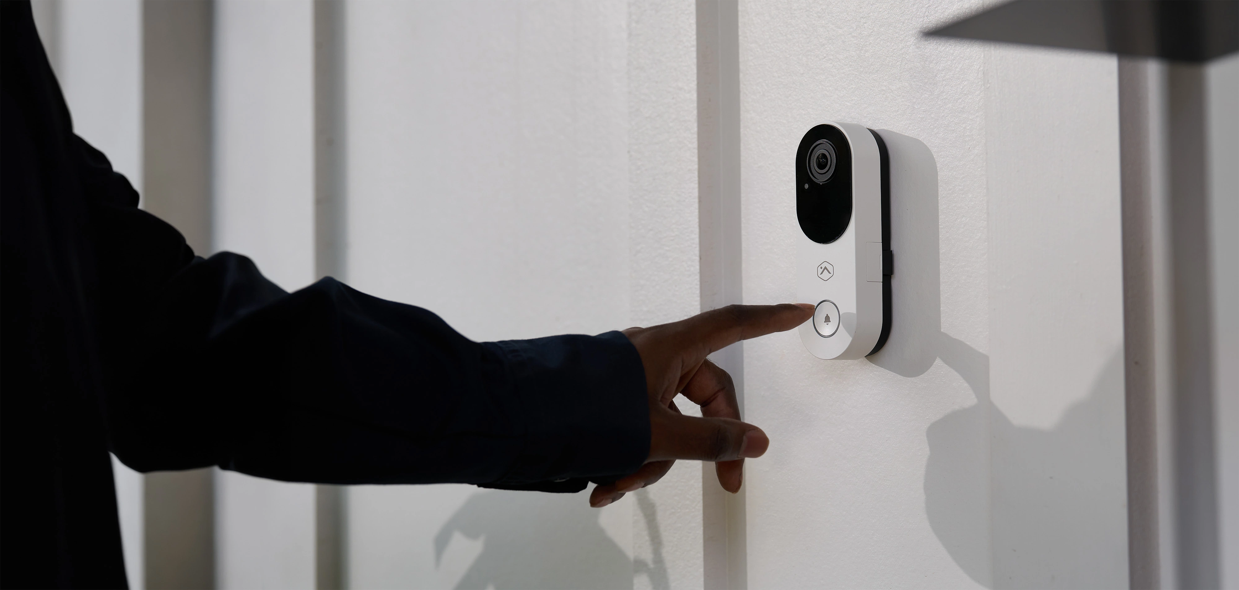 Doorbell Hero ADC-VDB775 Lifestyle Desktop 1920x915
