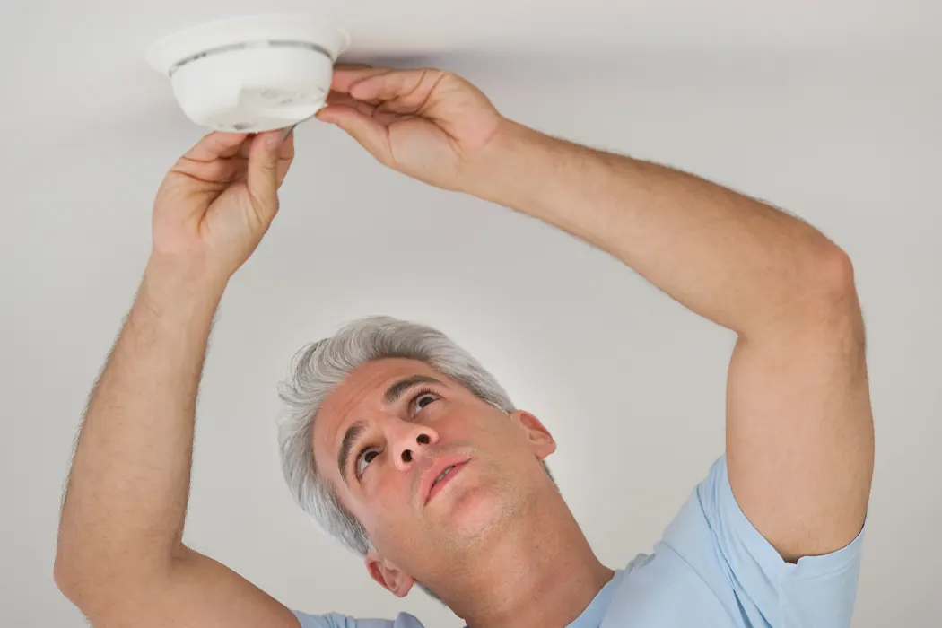 2 83 Smoke-Detector-vs.-CO-Detector-Pros-and-Cons Desktop
