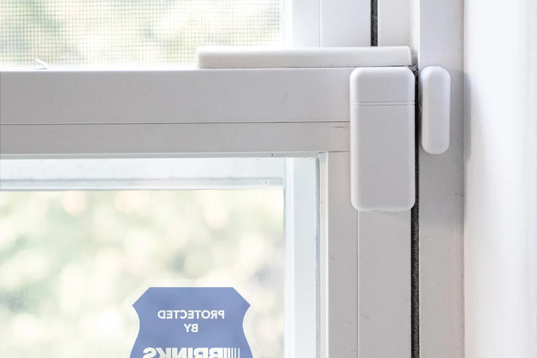 1 39 window-sensors-vs-glass-break-sensor-pros-and-cons Desktop