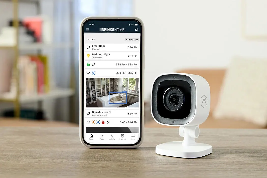 Motion detector camera with Brinks Home mobile app