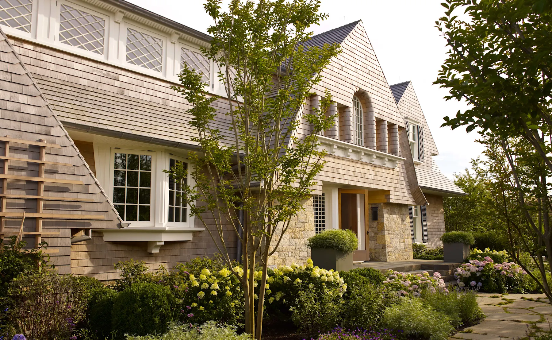 This Eastern Long Island waterfront residence balances a fully expressed shingle classicism outside, and a spare, cool modernity within. The shingled exterior borrows details from historic architecture, while interior spaces are distinctly modern, combining understatement and luxury.