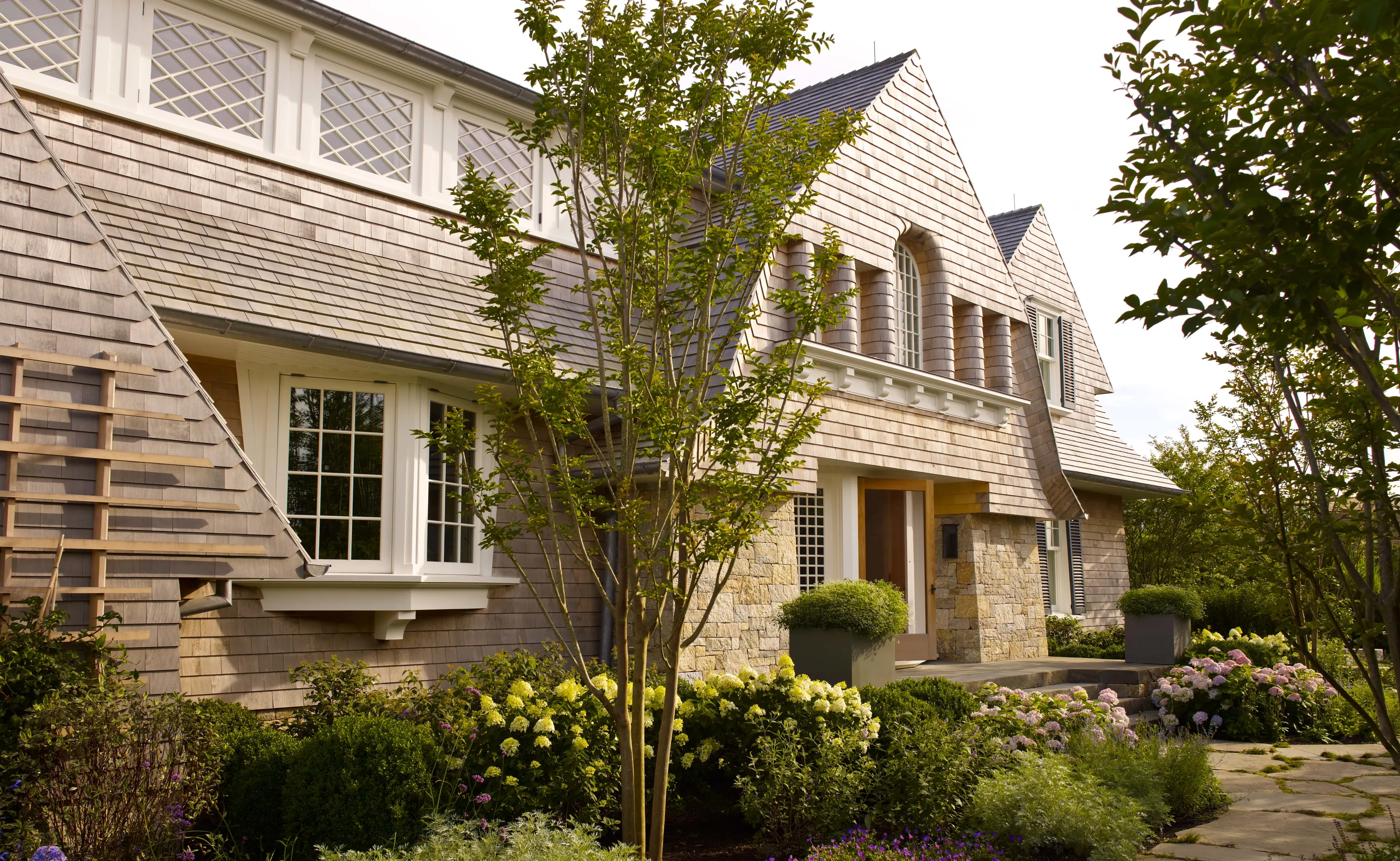 This Eastern Long Island waterfront residence balances a fully expressed shingle classicism outside, and a spare, cool modernity within. The shingled exterior borrows details from historic architecture, while interior spaces are distinctly modern, combining understatement and luxury.