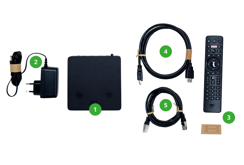 Inhoud van Budget Thuis TV pakket met mediabox, afstandsbediening, kabels en adapter