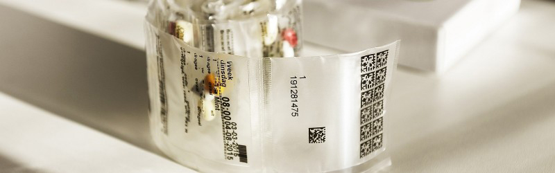 Close up van opgerolde zakjes medicijnen van medicijnrol