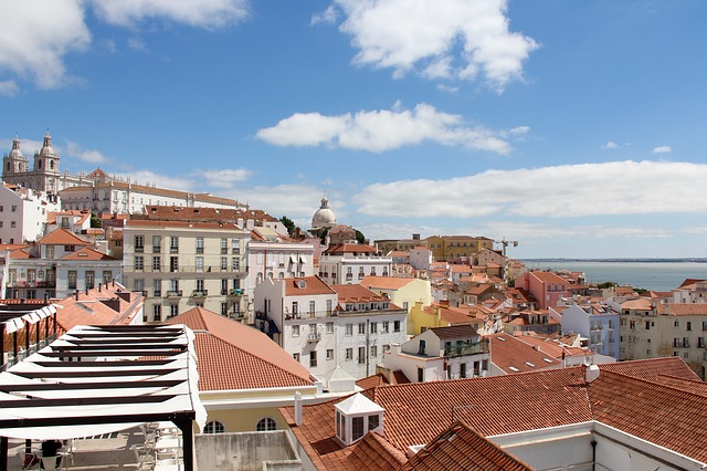 lisbon-1079629 640