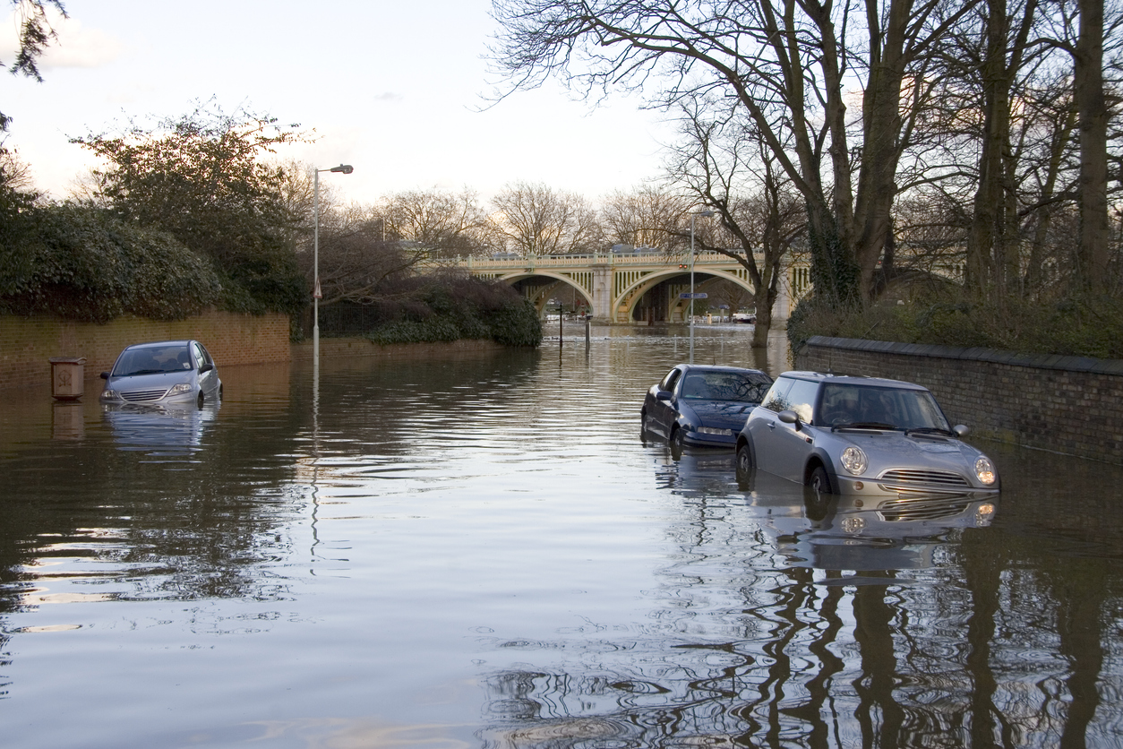 Contrata ya un seguro de auto y olvídate de las inundaciones