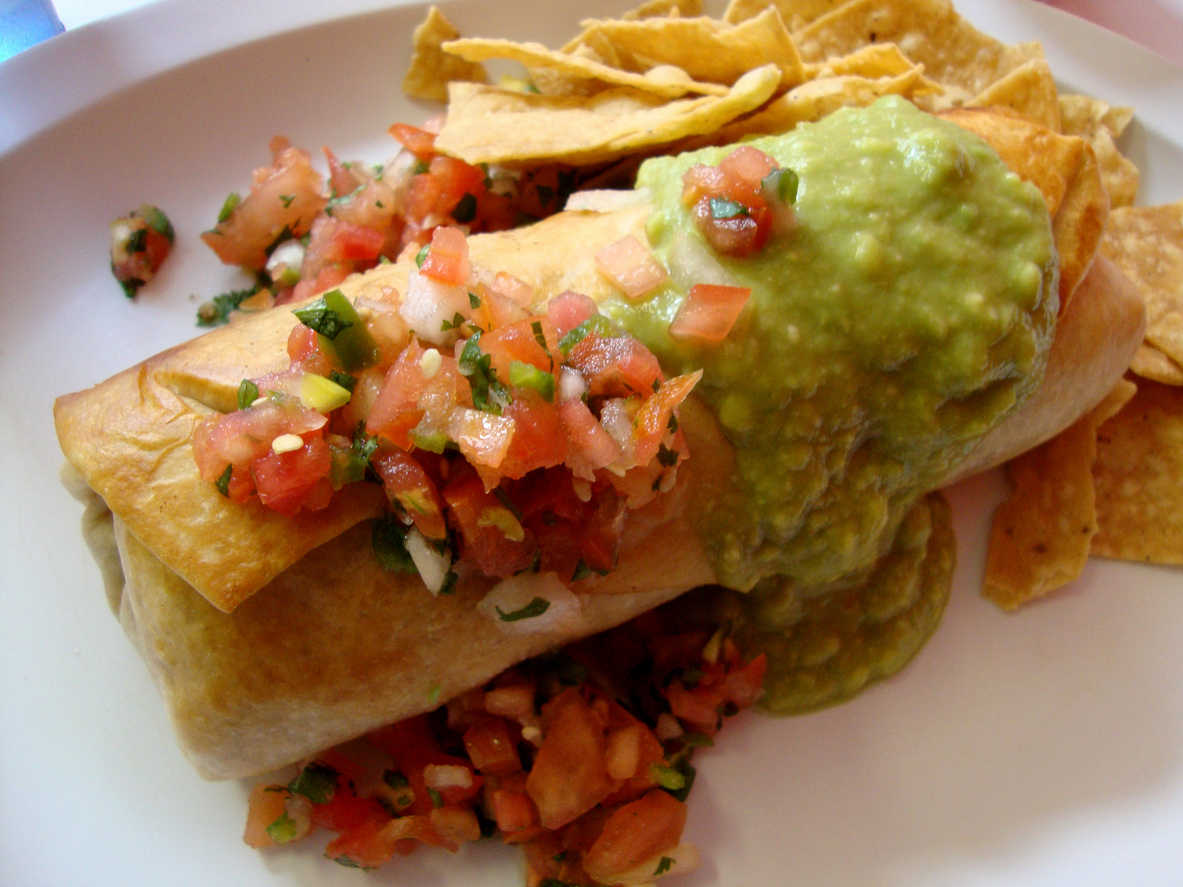 Las chimichangas se preparan con una receta tradicional de Sinaloa.