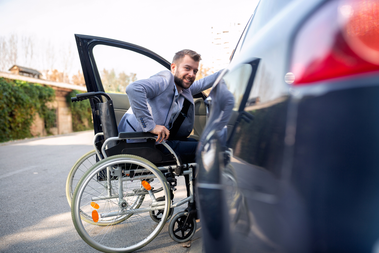 Este trámite facilita el acceso a servicios y derechos que mejoran la calidad de vida de las personas con discapacidad y asegura que sean reconocidas y tratadas con equidad en los espacios públicos y privados.