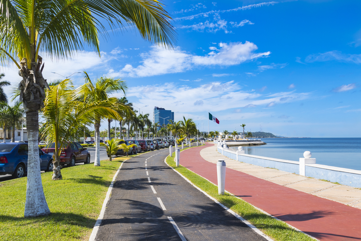 Malecón de campeche en día soleado