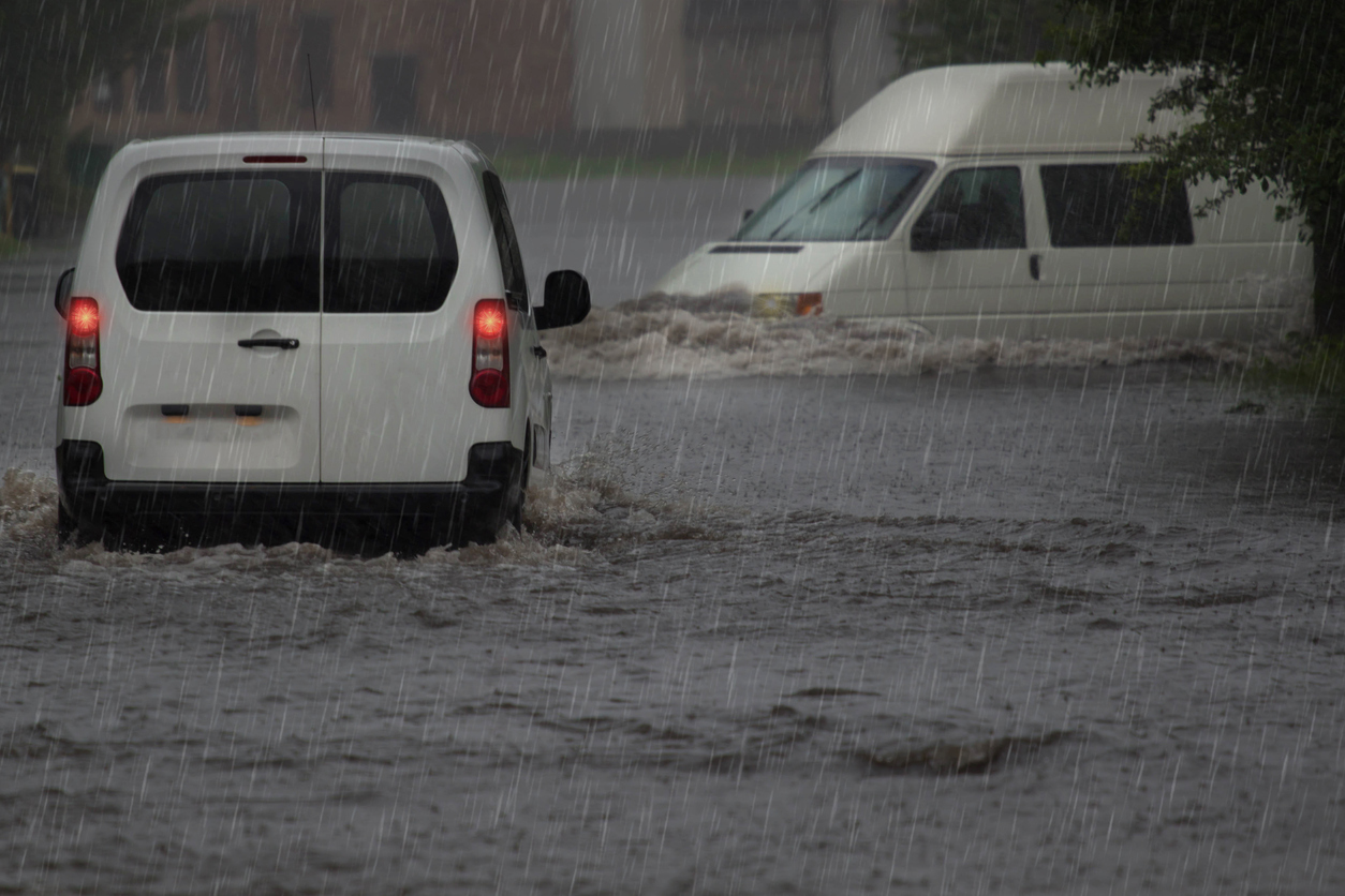 Asegura tu auto contra pérdida total por inundaciones