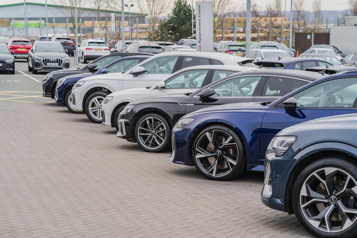 La red de agencias de autos en México es vasta y sigue creciendo. Actualmente, se estima que hay más de 2,000 agencias en todo el país, cubriendo tanto marcas nacionales como internacionales. 