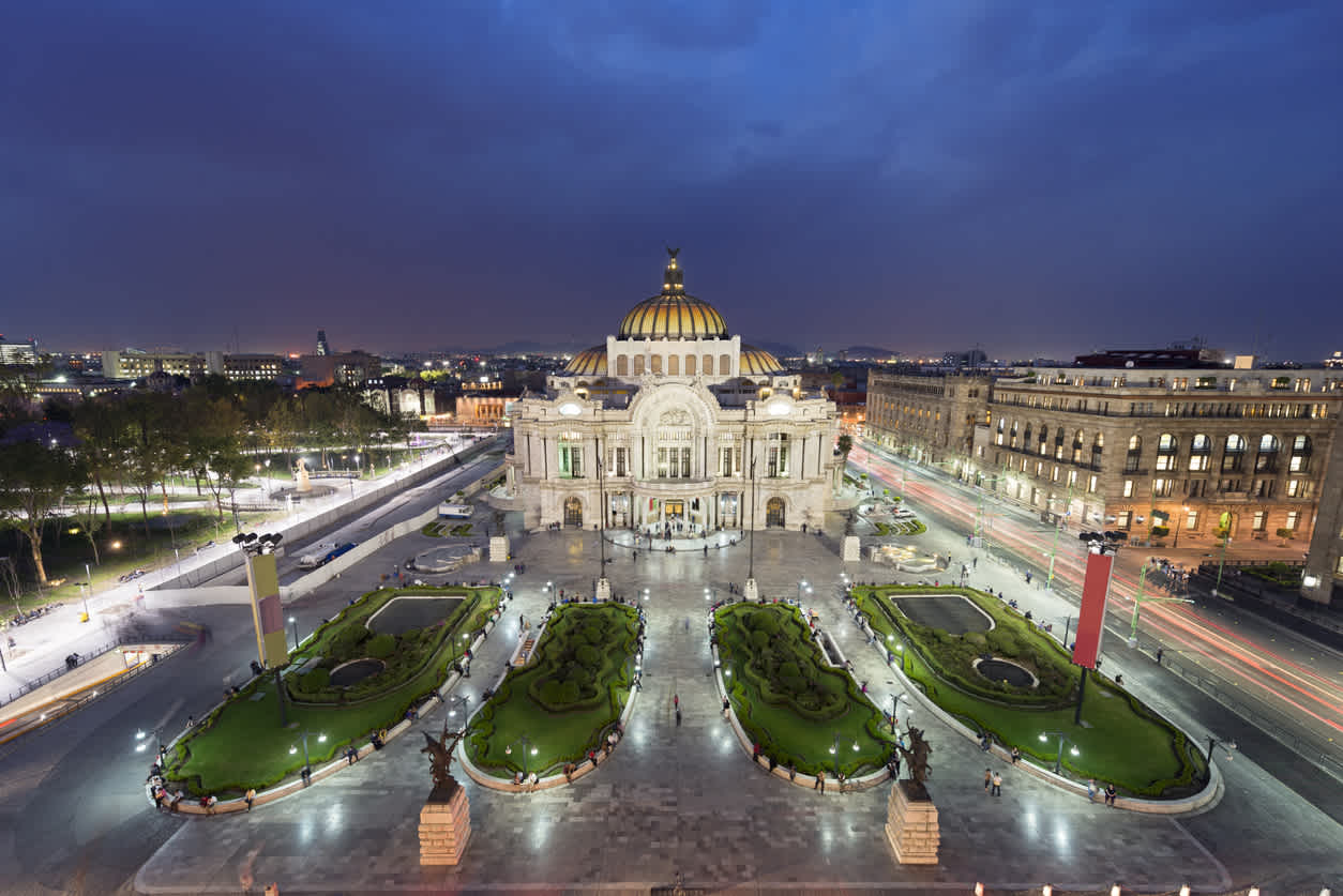 Palacio de Bellas Artes de noche 