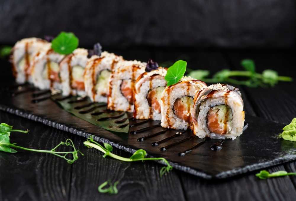 Delicioso sushi uramaki