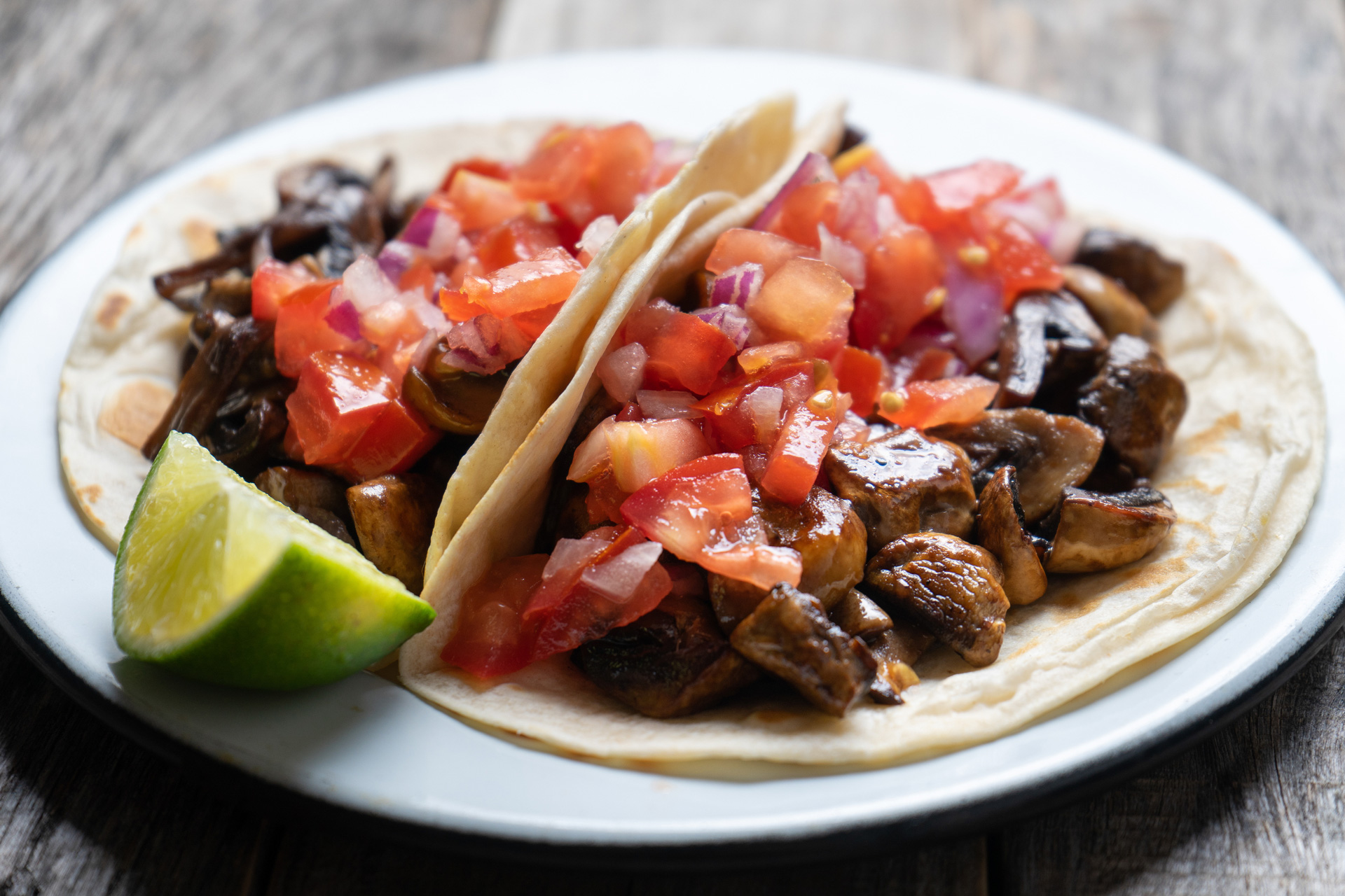 Taquitos veganos, ¡Ay qué delicia, mis hermanos!