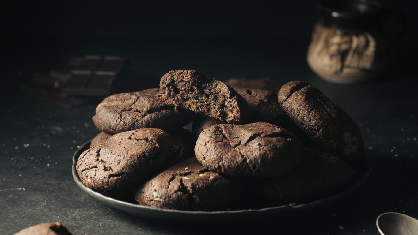 Galletas de chocolate oscuro son perfectas para acompañar con un café. 