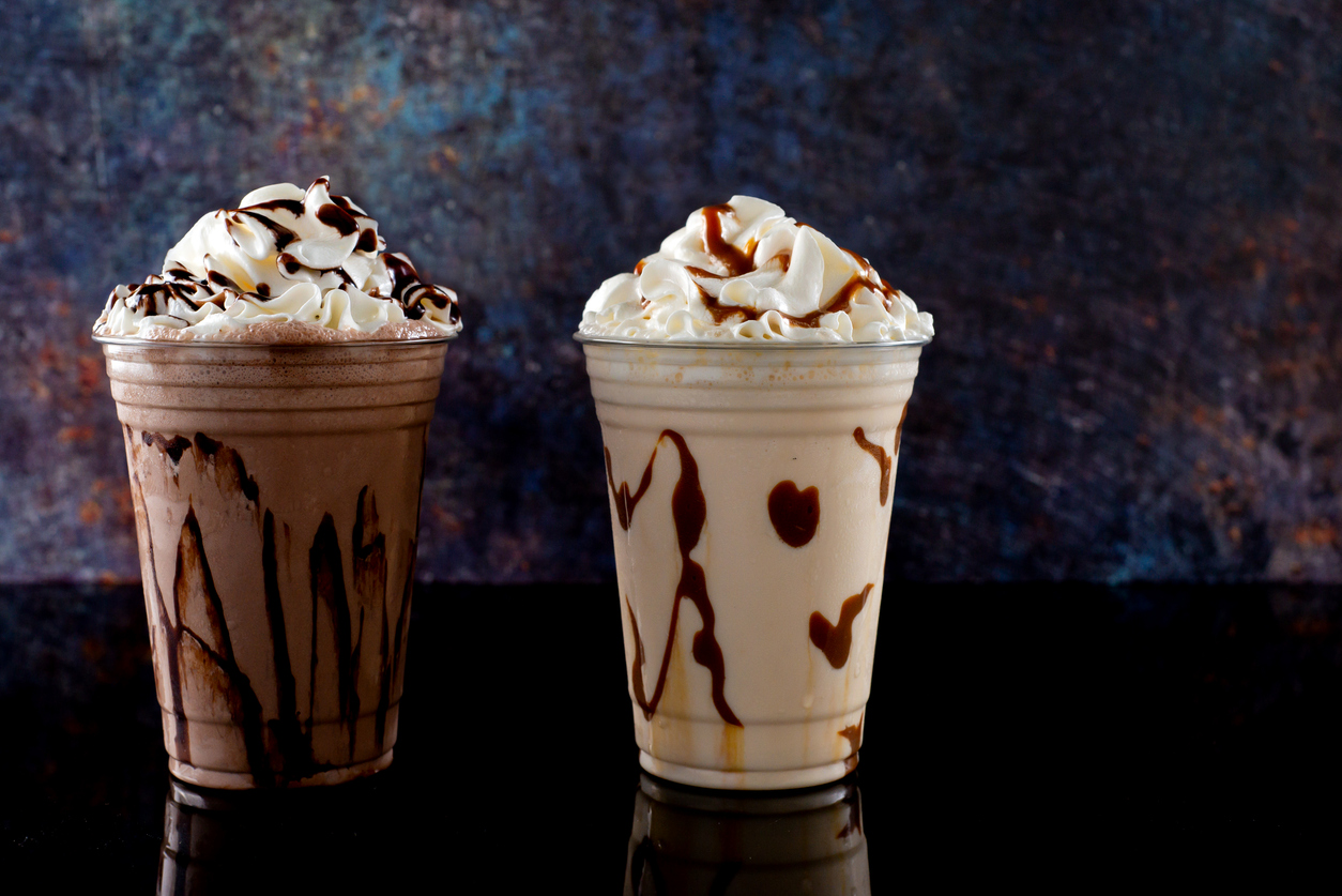 Los frappuccinos se van viralizado tanto que existe una variedad increíble de sabores, desde café, moka, vainilla, caramelo o cookies and cream. 