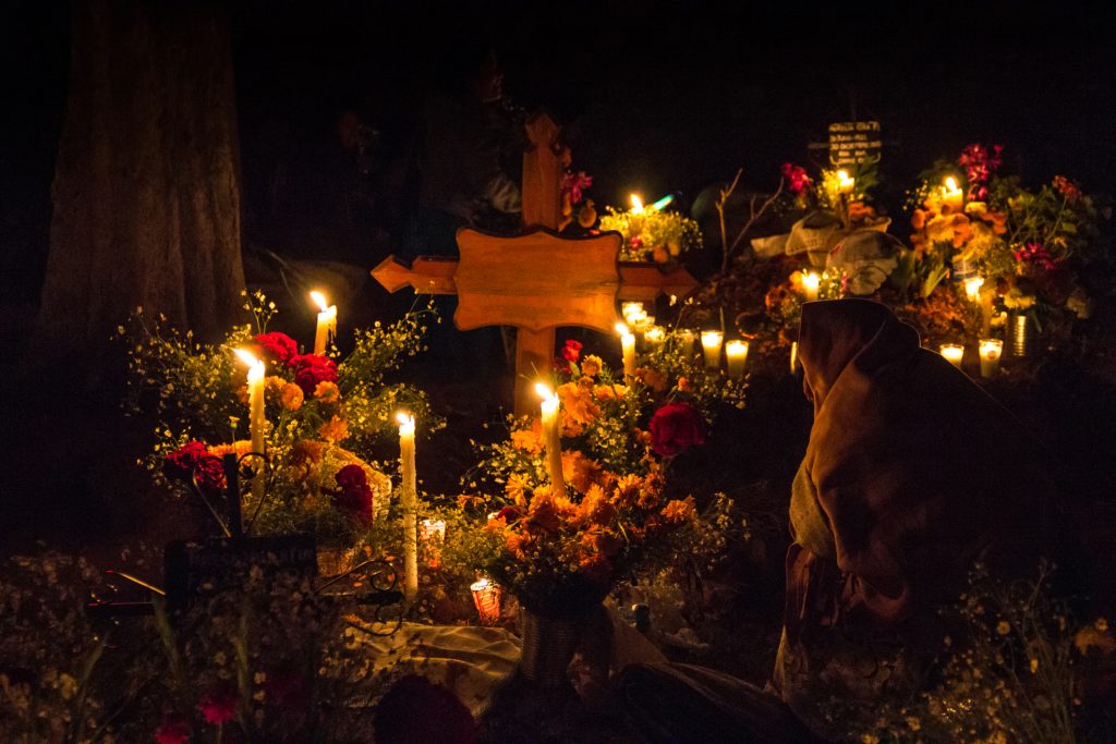 ofrendas de dia de muertos en janitzio