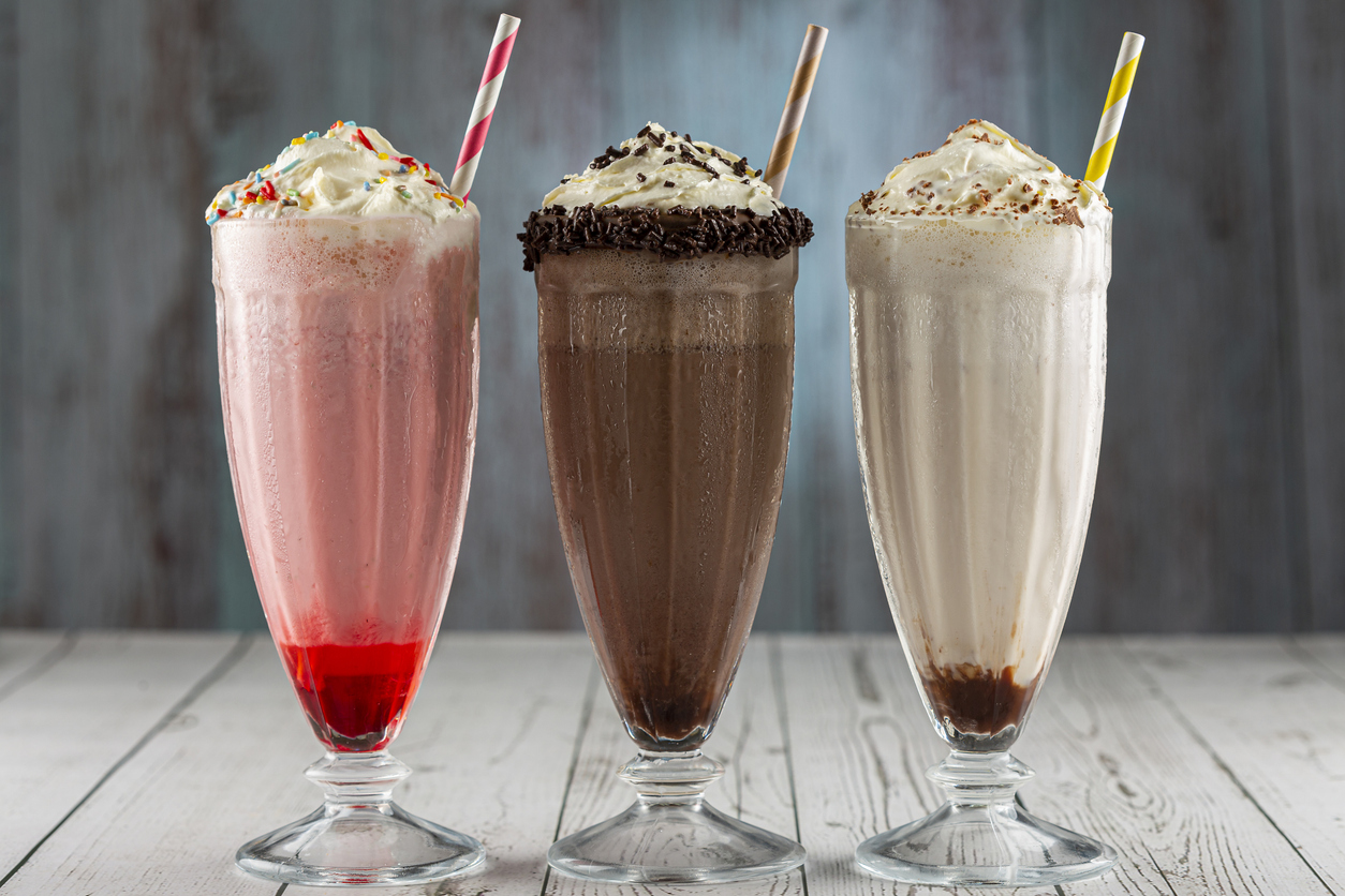 Las malteadas son bebidas atemporales conocidas por su cremosa y dulce textura, creada al mezclar helado con leche.