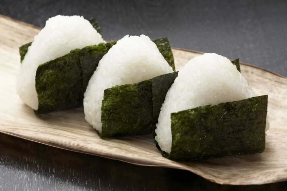bola-de-arroz-con-alga-onigiri