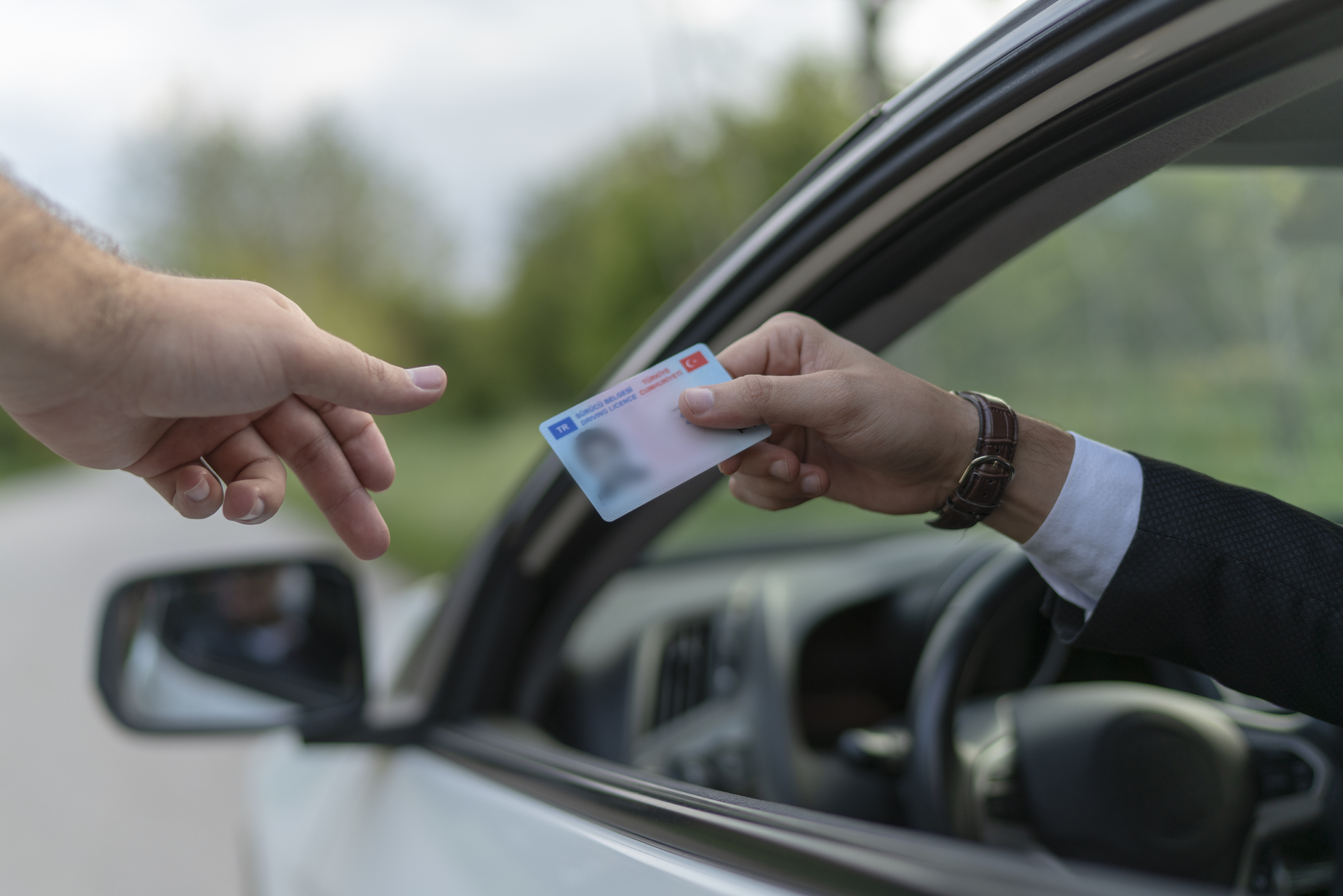 Tarjeta de circulación en mano