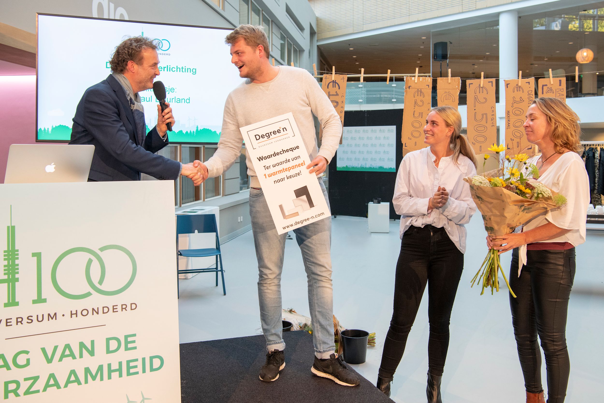 Hilversum100 DvdD: winnaar 't Melkhuisje ontvangt een Degree-n warmtepaneel