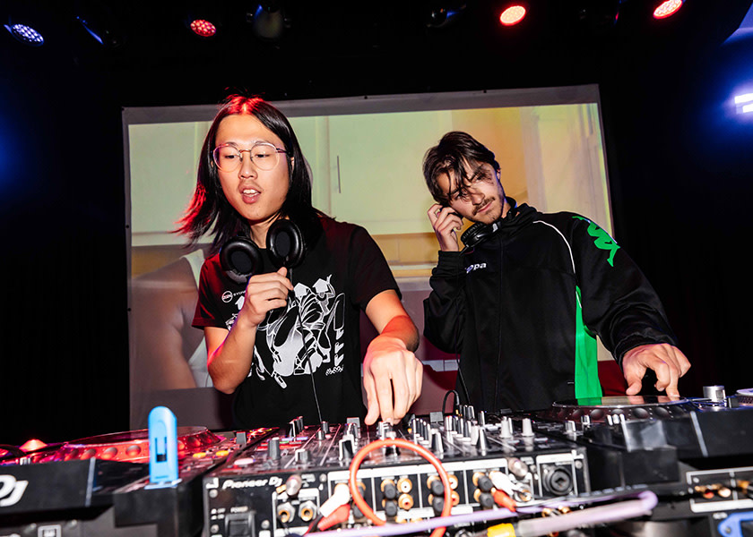 live-and-social-large