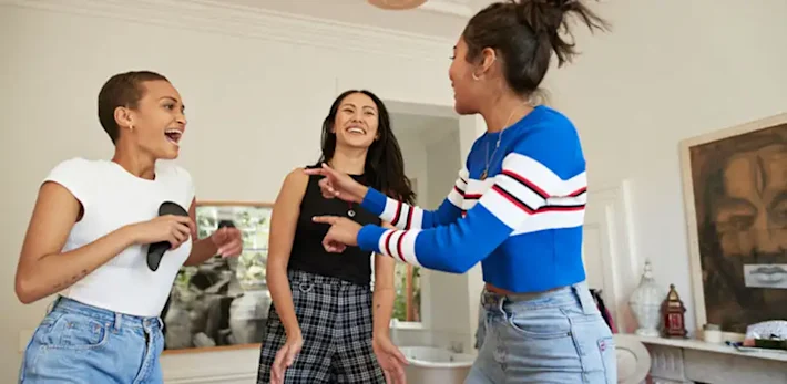 Three laughing teenage girls