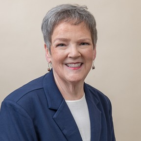 Holly Harvey headshot