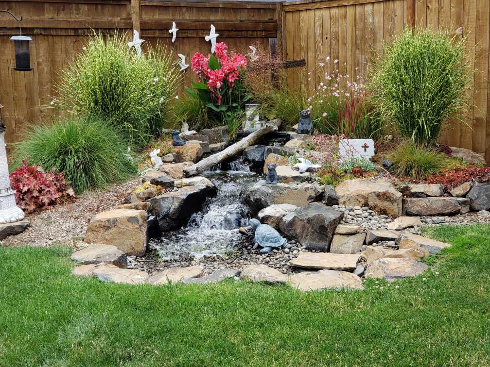 Landscaped Backyard Disappearing Waterfall Andreatta Waterscapes Central Point Oregon