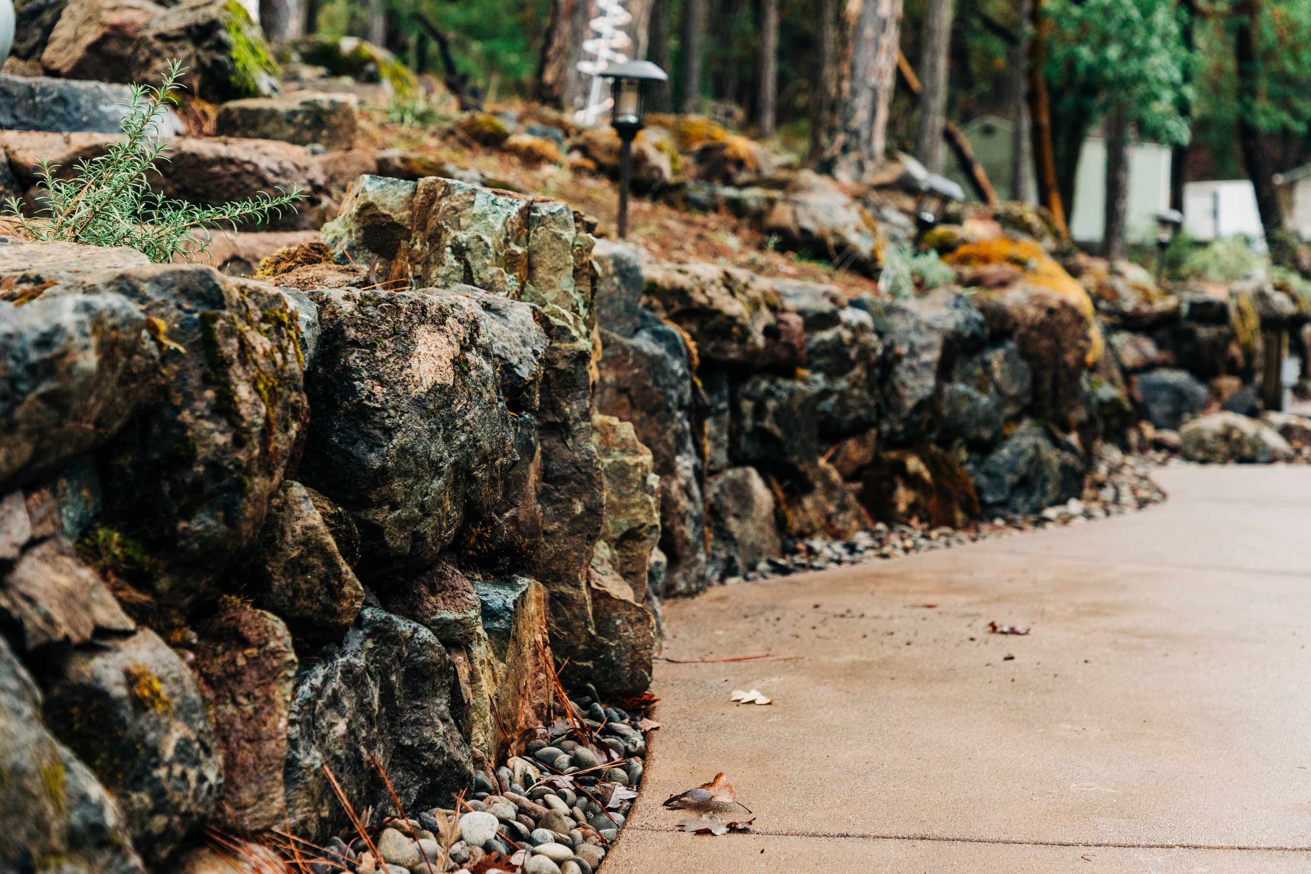 Stone-Retaining-Wall Hardscapes Andreatta-Waterscapes Applegate-Oregon