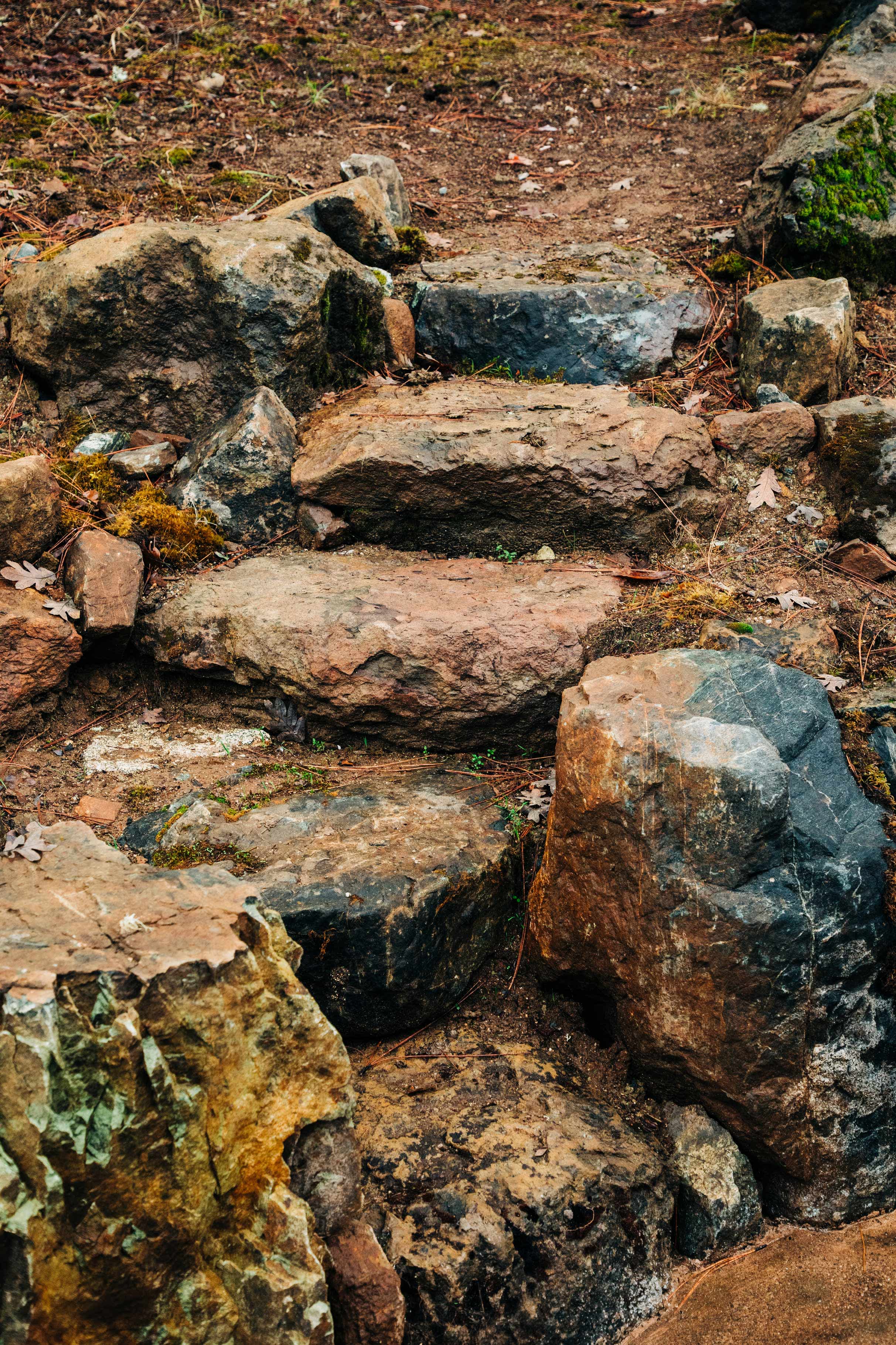 Rustic-Stone-Steps Hardscapes Andreatta-Waterscapes Ashland-Oregon
