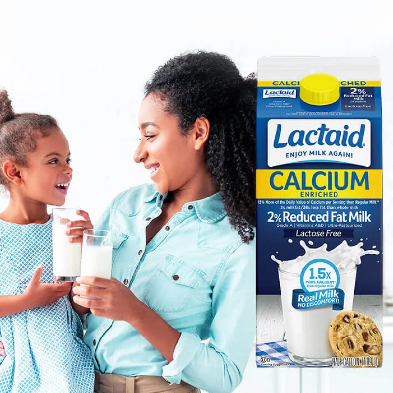 Mother and daughter drinking milk 