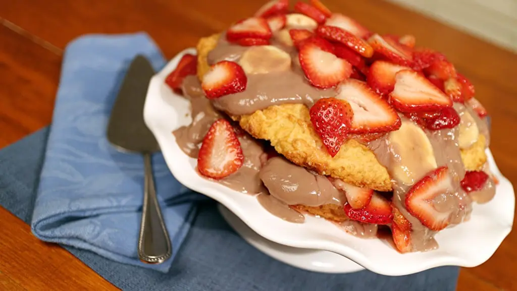 Chocolate banana pudding strawberry shortcake on plate