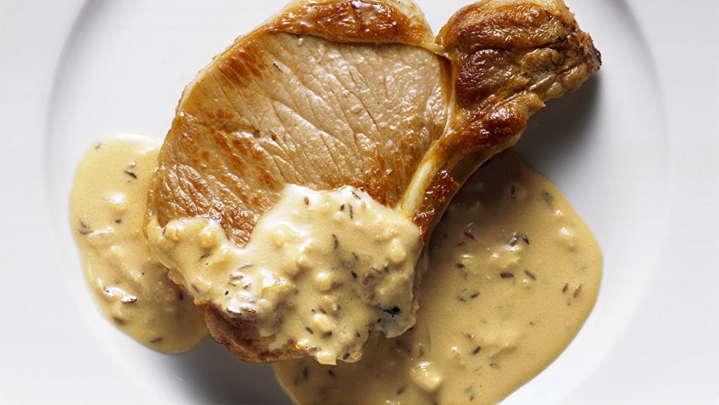 Delicious pork chops with coriander cream sauce