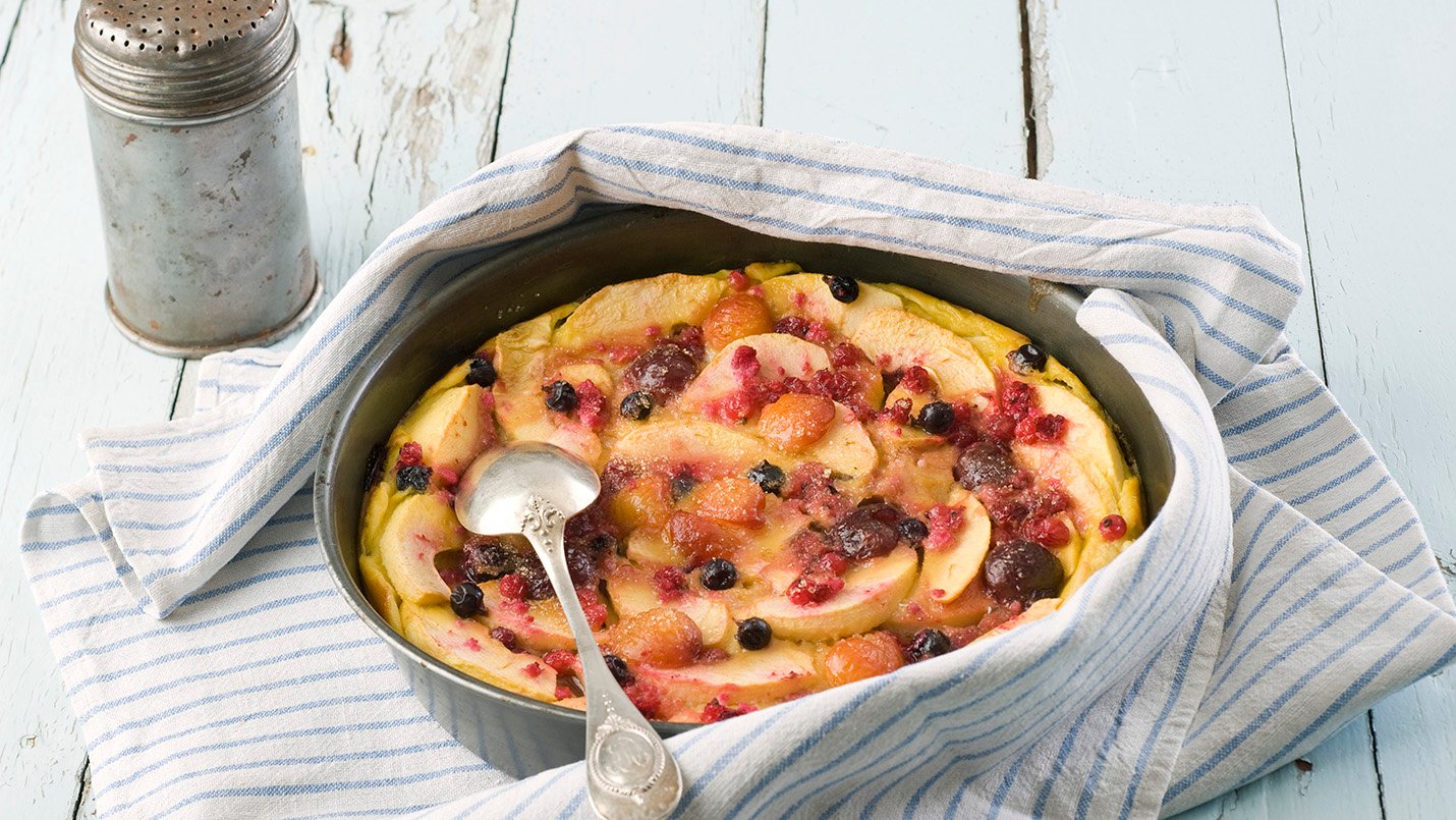 Fresh pear & berry custard tart in pan