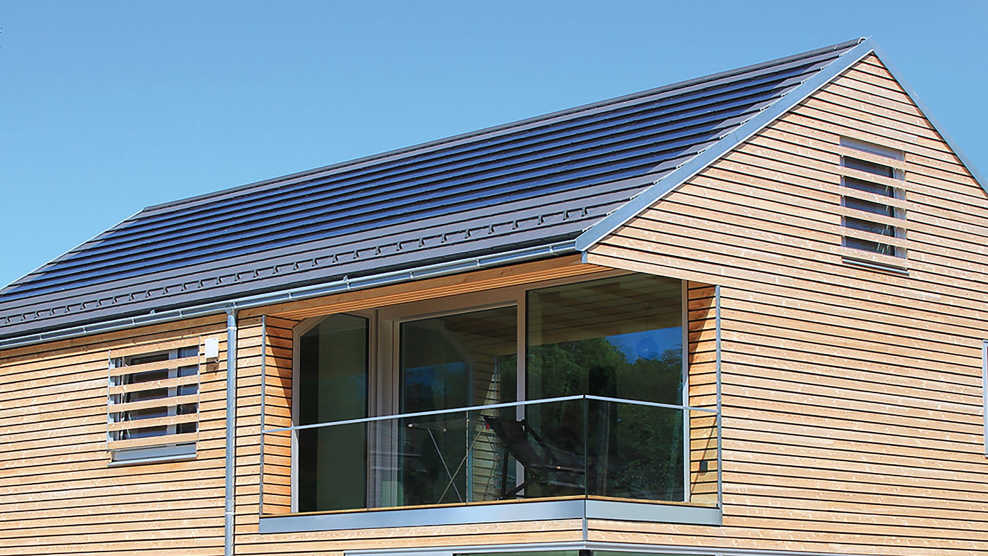 Der Dachziegel Turmalin ist die perfekte Erfgänzung zum Bramac PV - Premium System