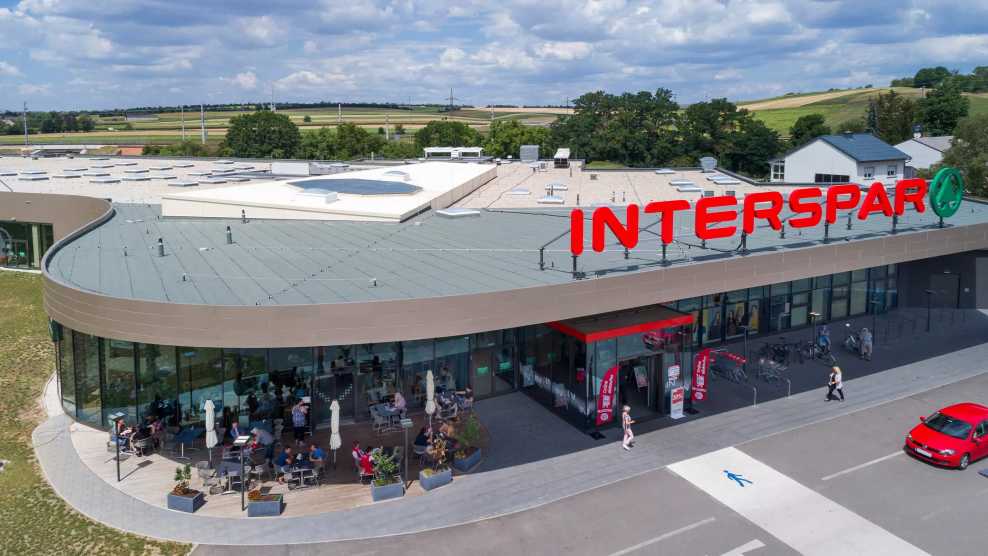 Das rundum erneuerte und erweiterte Einkaufszentrum Interspar in Mistelbach wurde mit der Luft- und Dampfsperre IcoDicht SK von Villas ausgestattet.
