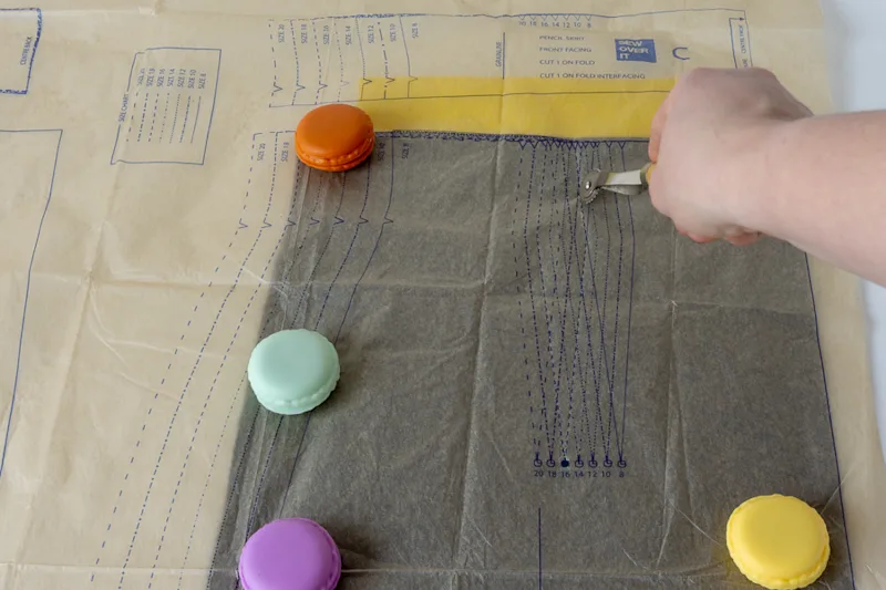 Naaipatroon - Krijtpapier - Carbonpapier - Kopieerpapier - Stof - Radeerwieltje - Figuurnaad
