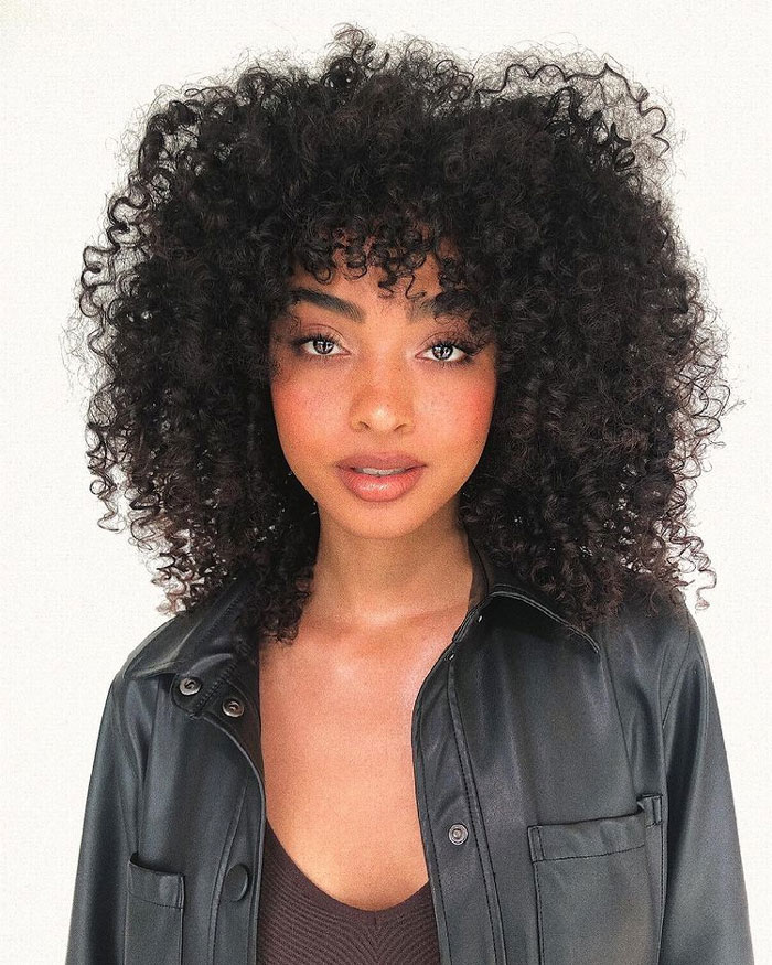 25 Photos That Will Make You Want Curly Bangs 