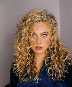 This is Why Your Wavy Hair Clumps Too Much