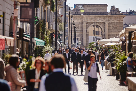 Corso Como con la Pizzeria di Porta Garibaldi