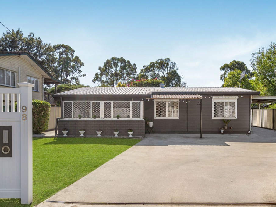 98 Jacaranda Avenue, Logan Central