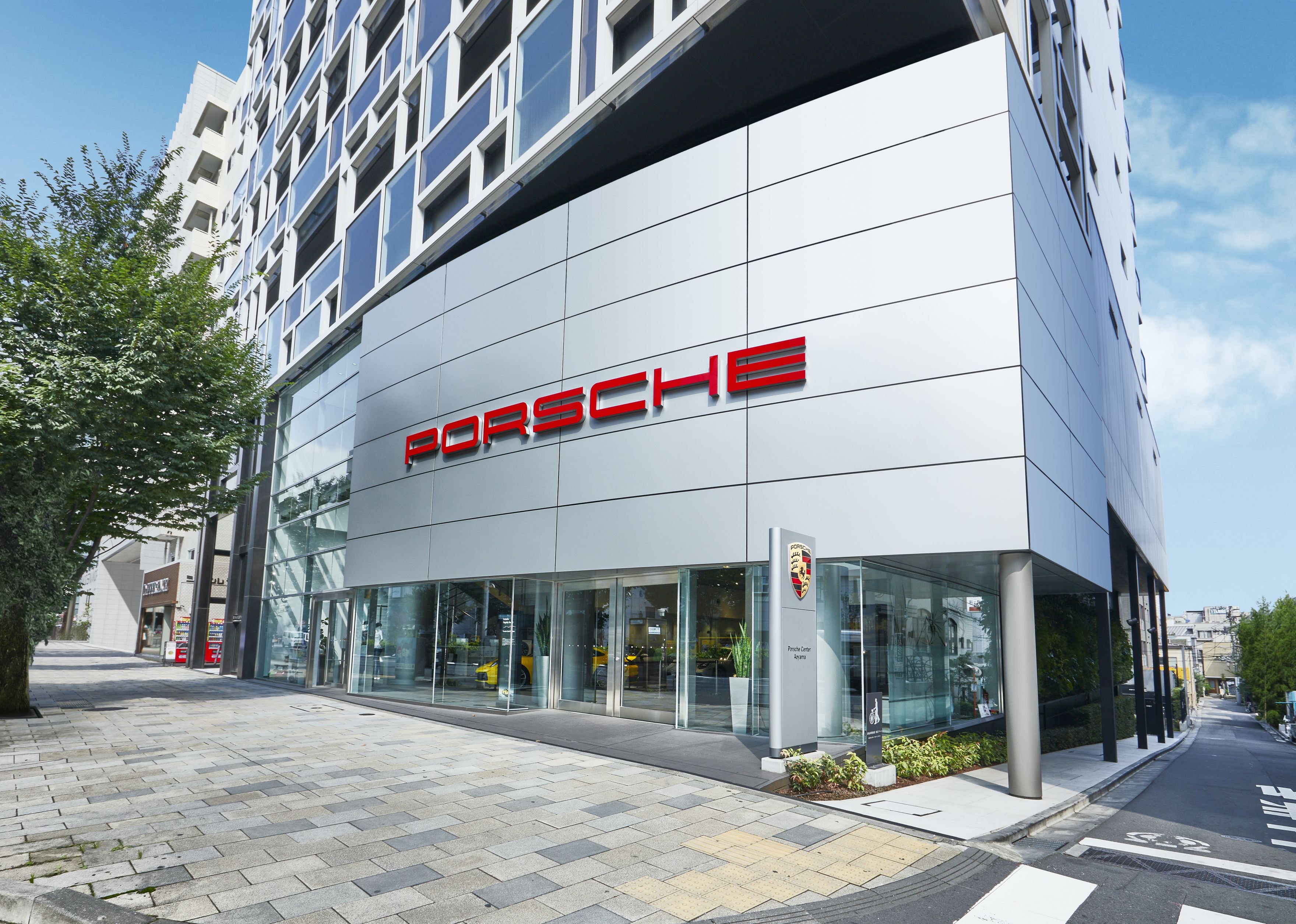 Porsche Center Aoyama