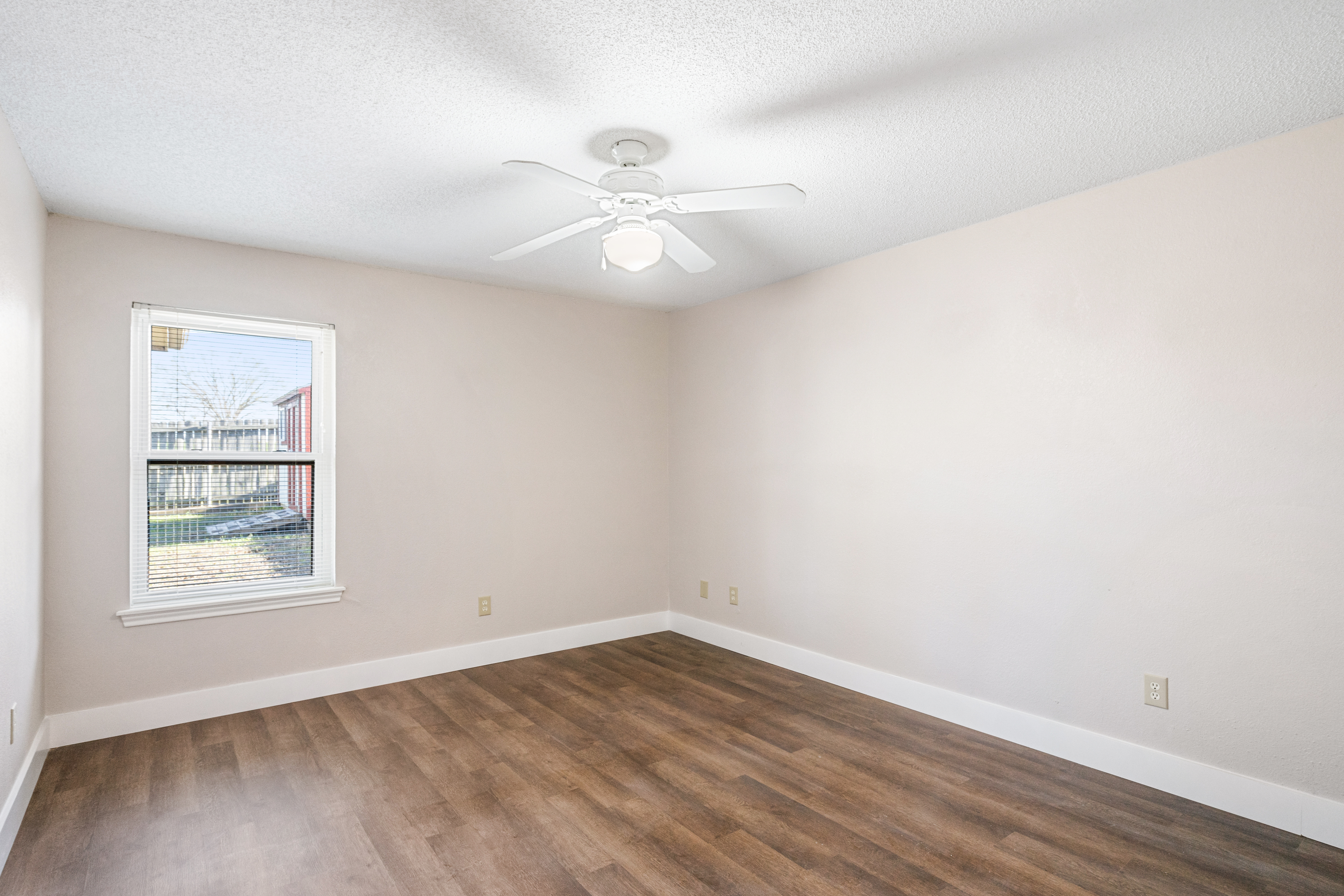 1880 Woodbridge Dr 23