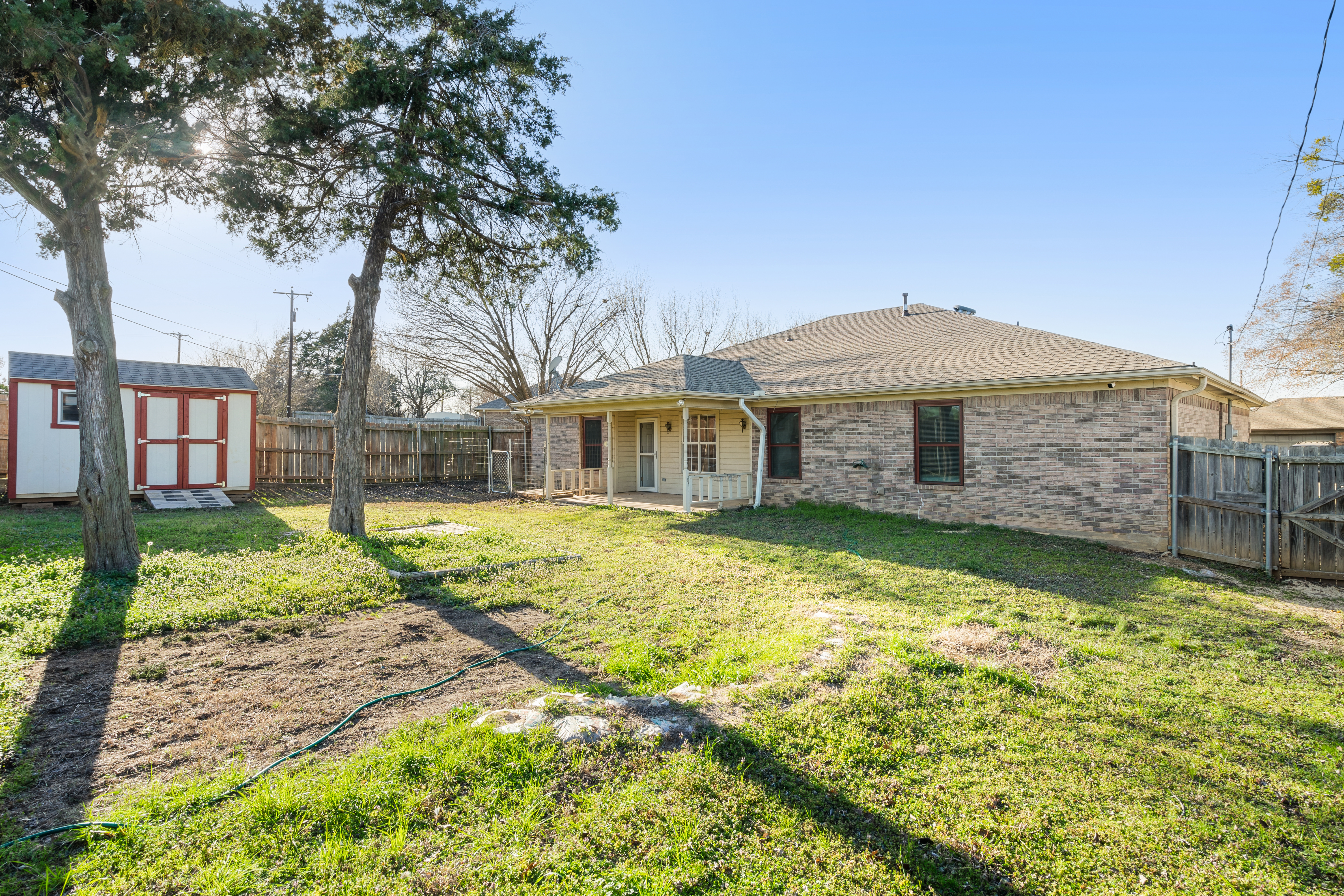 1880 Woodbridge Dr 33